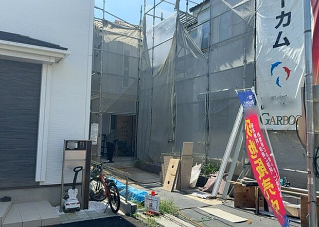 ついに完成致しました!現地をご見学に行く際は、道路の幅や周辺の交通量、施設などをご確認頂くことをおすすめします!物件の流れが早いため、内見をしたい方はお早めに当社営業までお問い合わせ頂きご予約下さい!