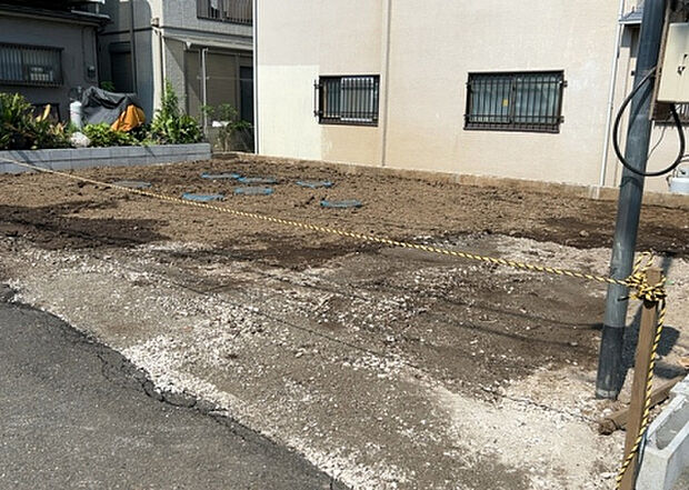 木造住宅とは土台、壁、柱など建築物の強度を支える構造体の材に木が使用されている構造を指します。構造体は建物の自重を支えるだけではなく風圧や水圧、積裁荷重などあらゆる衝撃に耐えるための基礎です。