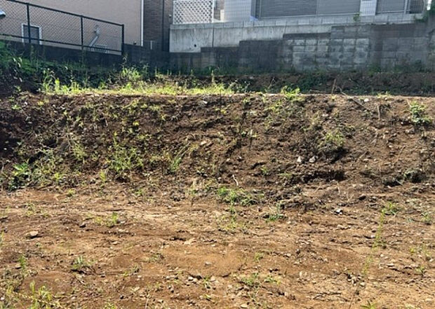 現地をご見学に行く際は、道路の幅や周辺の交通量、施設などをご確認頂くことをおすすめします!ある程度イメージをつけたいという場合は、同売主の施工事例や完成パースもお見せします。