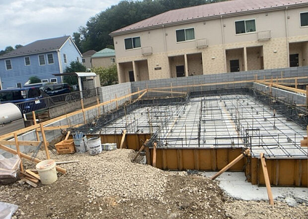 現地をご見学に行く際は、道路の幅や周辺の交通量、施設などをご確認頂くことをおすすめします!ある程度イメージをつけたいという場合は、同売主の施工事例や完成パースもお見せします。