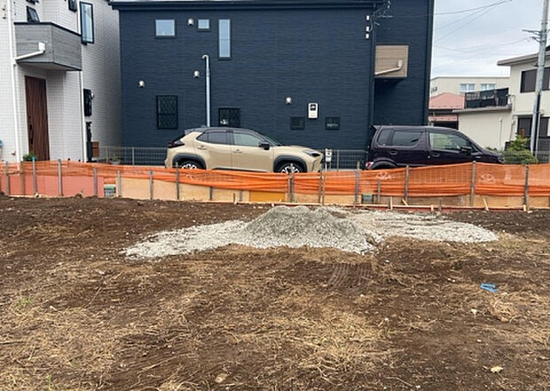 木造住宅とは土台、壁、柱など建築物の強度を支える構造体の材に木が使用されている構造を指します。構造体は建物の自重を支えるだけではなく風圧や水圧、積裁荷重などあらゆる衝撃に耐えるための基礎です。