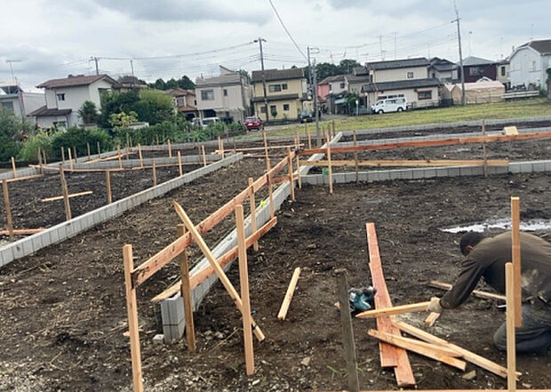 家族でのBBQを行うのであれば3坪程度の広さがあればよいでしょう。ガーデニングや家庭菜園を楽しむ際は、手入れが行き届く範囲にすると安心です。また、庭のある方角や接道が気になる方は事前に確認しましょう。