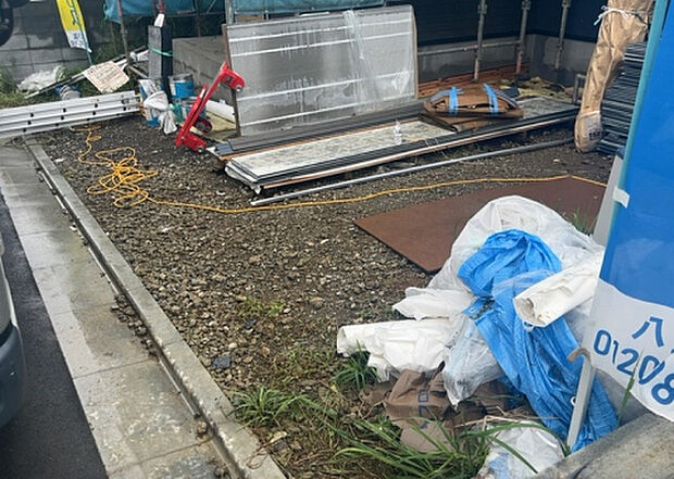 家族でのBBQを行うのであれば3坪程度の広さがあればよいでしょう。ガーデニングや家庭菜園を楽しむ際は、手入れが行き届く範囲にすると安心です。また、庭のある方角や接道が気になる方は事前に確認しましょう。