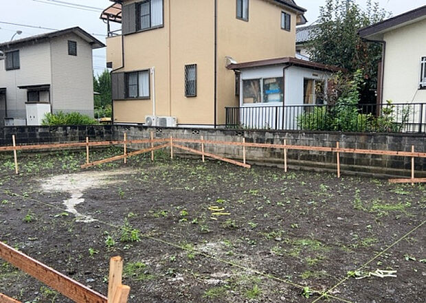 木造住宅とは土台、壁、柱など建築物の強度を支える構造体の材に木が使用されている構造を指します。構造体は建物の自重を支えるだけではなく風圧や水圧、積裁荷重などあらゆる衝撃に耐えるための基礎です。