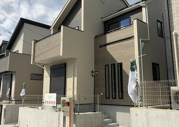 木造住宅とは土台、壁、柱など建築物の強度を支える構造体の材に木が使用されている構造を指します。構造体は建物の自重を支えるだけではなく風圧や水圧、積裁荷重などあらゆる衝撃に耐えるための基礎です。