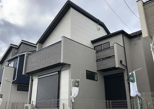 木造住宅とは土台、壁、柱など建築物の強度を支える構造体の材に木が使用されている構造を指します。構造体は建物の自重を支えるだけではなく風圧や水圧、積裁荷重などあらゆる衝撃に耐えるための基礎です。