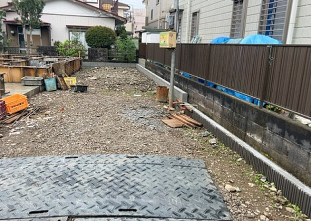 家族でのBBQを行うのであれば3坪程度の広さがあればよいでしょう。ガーデニングや家庭菜園を楽しむ際は、手入れが行き届く範囲にすると安心です。また、庭のある方角や接道が気になる方は事前に確認しましょう。