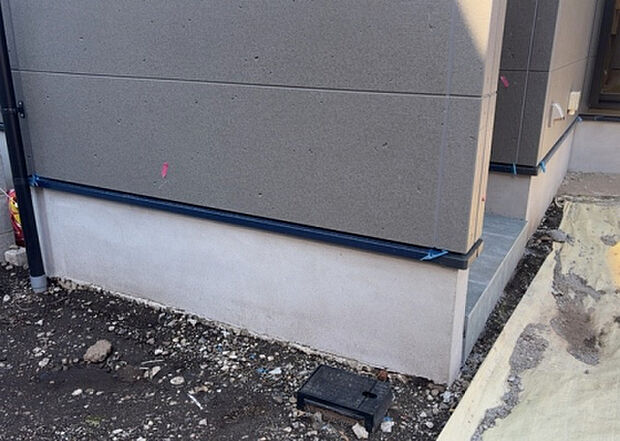 木造住宅とは土台、壁、柱など建築物の強度を支える構造体の材に木が使用されている構造を指します。構造体は建物の自重を支えるだけではなく風圧や水圧、積裁荷重などあらゆる衝撃に耐えるための基礎です。