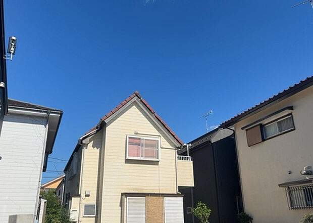 桜や紅葉の名所に出かける人は多いと思いますが、家にいながら季節の移ろいを感じる生活を送りませんか?リビングや窓から見える景色が生活を彩るワンポイントに!現地から見える景色を堪能してみては如何でしょう。