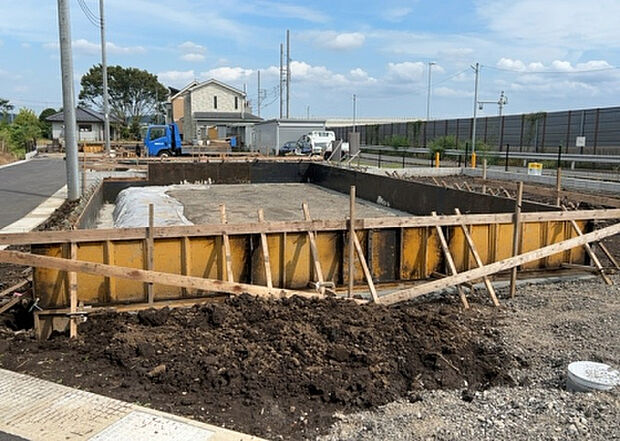 現地をご見学に行く際は、道路の幅や周辺の交通量、施設などをご確認頂くことをおすすめします!ある程度イメージをつけたいという場合は、同売主の施工事例や完成パースもお見せします。