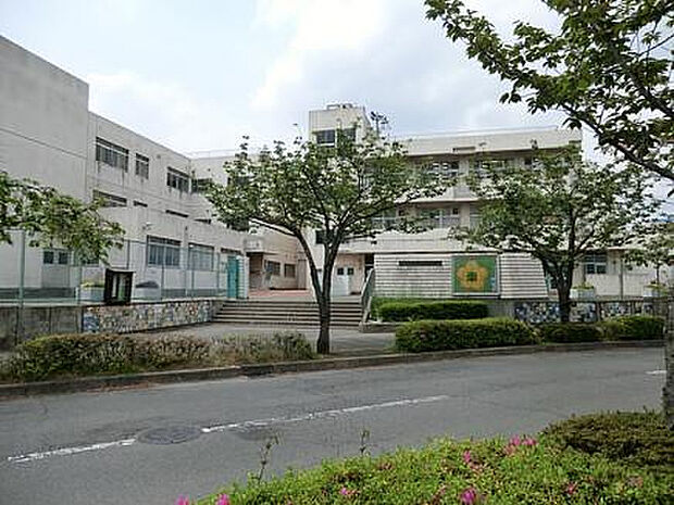 小山田南小学校(約669m)