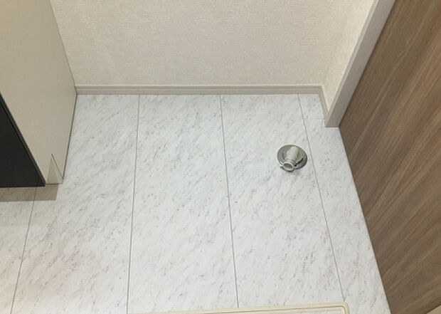 【ランドリースペース】ランドリースペースも気になります。洗濯機置場があり「洗う、干す、取り込む、アイロンがけ、たたむ」など、洗濯に関する家事をするための空間です。広さや収納など付帯設備も含めて、詳細は現地でご確認ください。