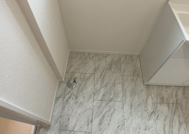 【ランドリースペース】ランドリースペースも気になります。洗濯機置場があり「洗う、干す、取り込む、アイロンがけ、たたむ」など、洗濯に関する家事をするための空間です。広さや収納など付帯設備も含めて、詳細は現地でご確認ください。