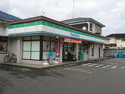 ファミリーマート 八王子川口町店 251m(徒歩4分)