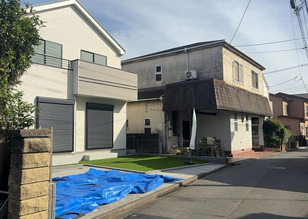 【前面道路含む現地写真_2】お持ちの車種によっては前面道路が広い方が便利でしょう。しかし、前面道路が広ければその分交通量が多くなるため、騒音などが気になる場合があります。実際に現地を見学し、周辺交通量や騒音などを確認しましょう!