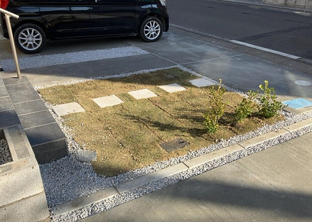 【庭】庭があることでガーデニングや家庭菜園はもちろん、こどもの遊び場やペットを放して遊ぶことができます。また、家の周囲に余裕があるということです。隣地との間があれば、十分な日当たりと、風通しが確保できます。