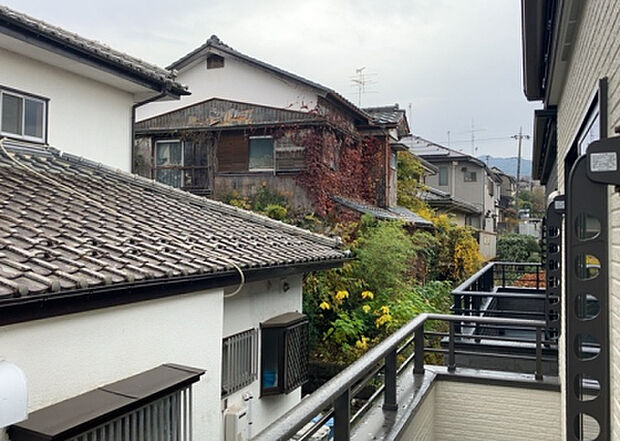 【物件からの展望】眺望を気にして物件を探す場合、前面に建物が建っていないか現地で確認しましょう!前面に建物があると景色はもちろん、日当たりや風通しにも影響が出てきます。住んだ時のことを想像しながら現地見学をしましょう。