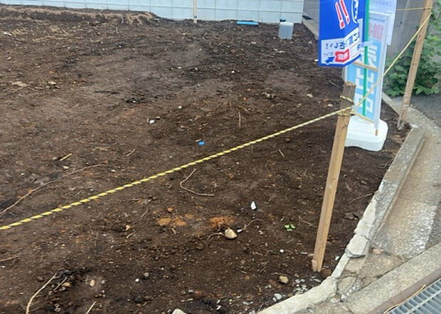 【駐車場_2】駐車場と明記されていても、最小スペースでつくられた駐車場だと大型車は駐車できなかったり、出入りしにくくなったりする可能性があります。お車のサイズと購入したい物件の駐車場のサイズを現地で確認しましょう。