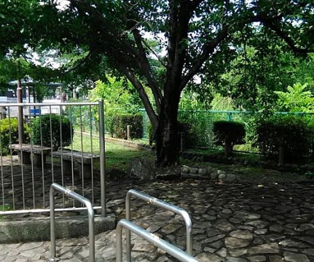 石川鶴巻東公園(約363m)