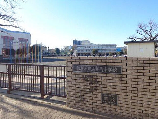 鶴園小学校(約1,074m)