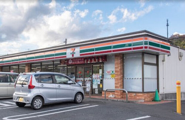 セブンイレブン 八王子下柚木西店(約889m)