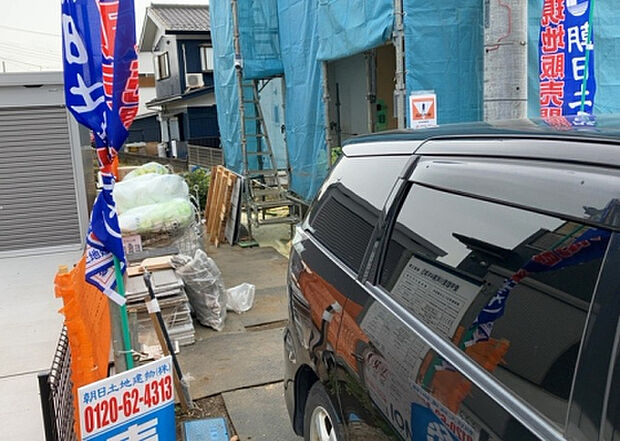 【駐車場_2】駐車場と明記されていても、最小スペースでつくられた駐車場だと大型車は駐車できなかったり、出入りしにくくなったりする可能性があります。お車のサイズと購入したい物件の駐車場のサイズを現地で確認しましょう。