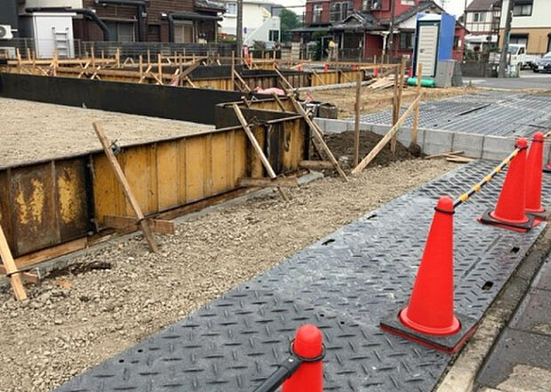 【その他設備】敷地内には、散水栓や立水栓があります。水道水を直接利用できるため、水を運ぶ手間を省くことが出来ます。大量の水を必要とする洗車作業や清掃などに役立ちます。その他設備とあわせて、現地でご確認ください。