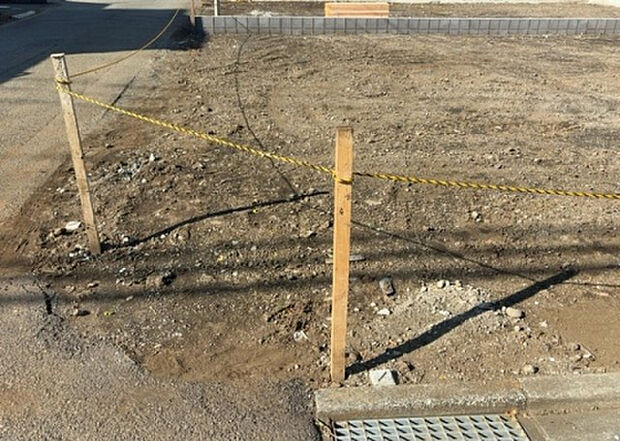 【駐車場_2】駐車場と明記されていても、最小スペースでつくられた駐車場だと大型車は駐車できなかったり、出入りしにくくなったりする可能性があります。お車のサイズと購入したい物件の駐車場のサイズを現地で確認しましょう。