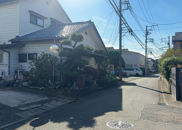 【物件からの展望_2】眺望を気にして物件を探す場合、前面に建物が建っていないか現地で確認しましょう!前面に建物があると景色はもちろん、日当たりや風通しにも影響が出てきます。住んだ時のことを想像しながら現地見学をしましょう。