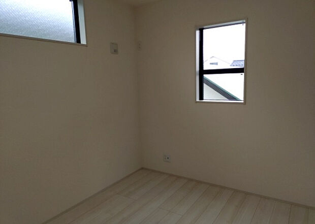 【子供部屋】子供が何人でも年齢によっては、受験時にしっかり壁のある個室があった方が良い場合もあります。難しい問題ですが、兄弟の人数や、性別や年齢差によって状況が異なりますので、数年後のこともしっかり考えましょう。