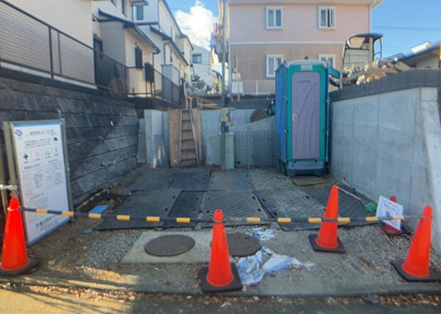 【駐車場_2】駐車場と明記されていても、最小スペースでつくられた駐車場だと大型車は駐車できなかったり、出入りしにくくなったりする可能性があります。お車のサイズと購入したい物件の駐車場のサイズを現地で確認しましょう。