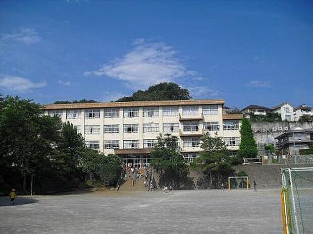 山田小学校（約942m）