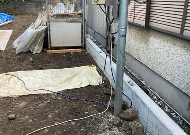 【その他設備】敷地内には、散水栓や立水栓があります。水道水を直接利用できるため、水を運ぶ手間を省くことが出来ます。大量の水を必要とする洗車作業や清掃などに役立ちます。その他設備とあわせて、現地でご確認ください。