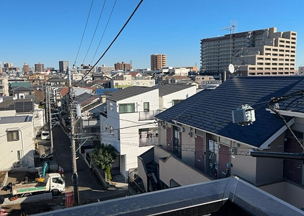 【物件からの展望】眺望を気にして物件を探す場合、前面に建物が建っていないか現地で確認しましょう!前面に建物があると景色はもちろん、日当たりや風通しにも影響が出てきます。住んだ時のことを想像しながら現地見学をしましょう。