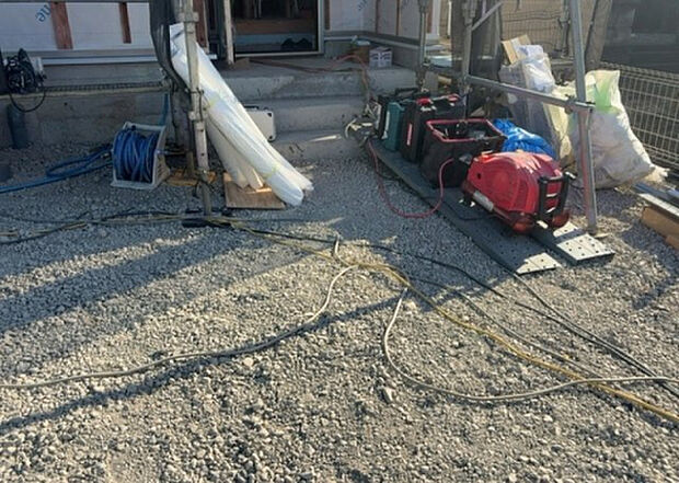 【その他設備】敷地内には、散水栓や立水栓があります。水道水を直接利用できるため、水を運ぶ手間を省くことが出来ます。大量の水を必要とする洗車作業や清掃などに役立ちます。その他設備とあわせて、現地でご確認ください。