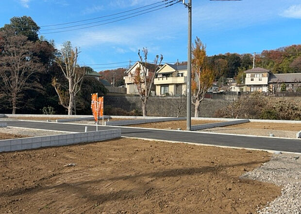 【物件からの展望_2】眺望を気にして物件を探す場合、前面に建物が建っていないか現地で確認しましょう！前面に建物があると景色はもちろん、日当たりや風通しにも影響が出てきます。住んだ時のことを想像しながら現地見学をしましょう。