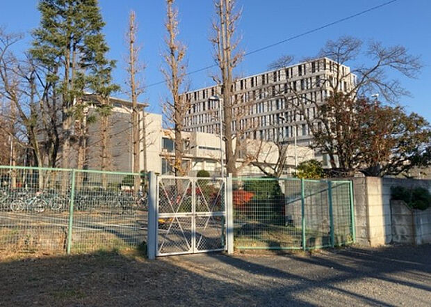 【物件からの展望_2】眺望を気にして物件を探す場合、前面に建物が建っていないか現地で確認しましょう!前面に建物があると景色はもちろん、日当たりや風通しにも影響が出てきます。住んだ時のことを想像しながら現地見学をしましょう。