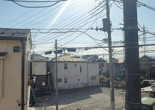 【物件からの展望】眺望を気にして物件を探す場合、前面に建物が建っていないか現地で確認しましょう!前面に建物があると景色はもちろん、日当たりや風通しにも影響が出てきます。住んだ時のことを想像しながら現地見学をしましょう。