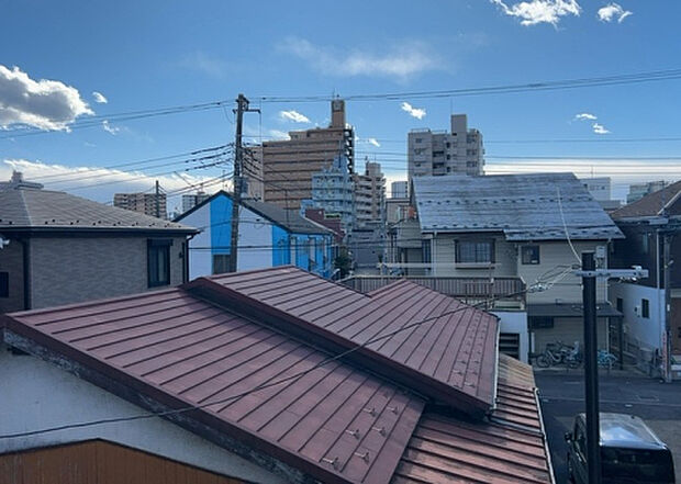 【物件からの展望】眺望を気にして物件を探す場合、前面に建物が建っていないか現地で確認しましょう!前面に建物があると景色はもちろん、日当たりや風通しにも影響が出てきます。住んだ時のことを想像しながら現地見学をしましょう。