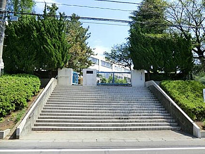 鶴川第四小学校 526m(徒歩7分)