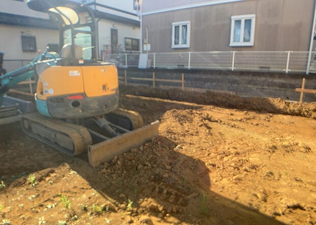 【玄関_2】玄関は、狭すぎると複数人で使いにくく、広すぎても無駄な空間になりがちです。最低2畳を目安にして、家の広さとの兼ね合いや家族の人数を考慮して決めるとよいでしょう。現地を見学して快適な玄関を選びましょう!