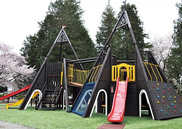 淵野辺公園(約1,986m)