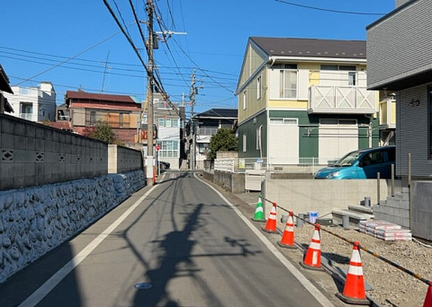 【物件からの展望_2】眺望を気にして物件を探す場合、前面に建物が建っていないか現地で確認しましょう!前面に建物があると景色はもちろん、日当たりや風通しにも影響が出てきます。住んだ時のことを想像しながら現地見学をしましょう。