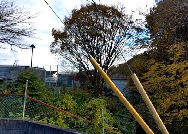 【物件からの展望_2】眺望を気にして物件を探す場合、前面に建物が建っていないか現地で確認しましょう!前面に建物があると景色はもちろん、日当たりや風通しにも影響が出てきます。住んだ時のことを想像しながら現地見学をしましょう。