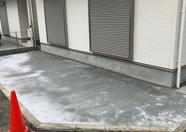 【駐車場】駐車場と明記されていても、最小スペースでつくられた駐車場だと大型車は駐車できなかったり、出入りしにくくなったりする可能性があります。お車のサイズと購入したい物件の駐車場のサイズを現地で確認しましょう。