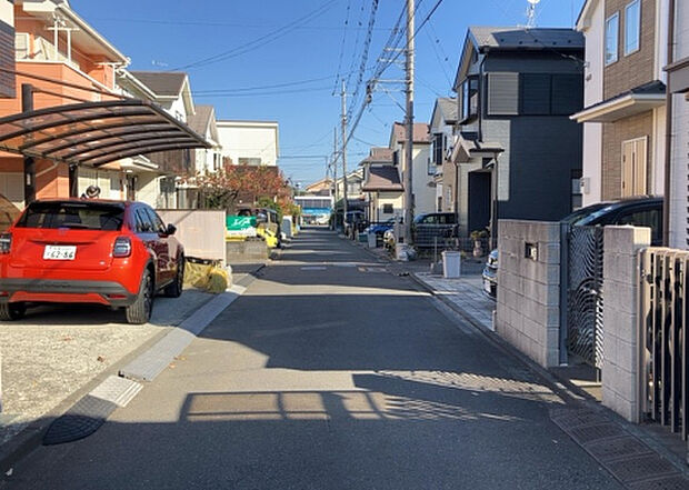 【物件からの展望_2】眺望を気にして物件を探す場合、前面に建物が建っていないか現地で確認しましょう!前面に建物があると景色はもちろん、日当たりや風通しにも影響が出てきます。住んだ時のことを想像しながら現地見学をしましょう。
