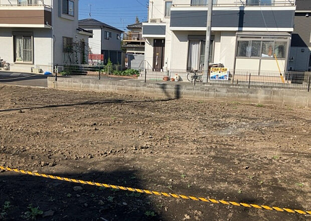 【玄関_2】玄関は、狭すぎると複数人で使いにくく、広すぎても無駄な空間になりがちです。最低2畳を目安にして、家の広さとの兼ね合いや家族の人数を考慮して決めるとよいでしょう。現地を見学して快適な玄関を選びましょう!