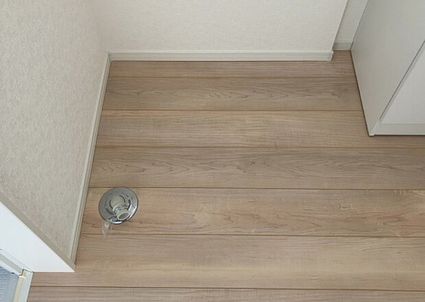 【ランドリースペース】ランドリースペースも気になります。洗濯機置場があり「洗う、干す、取り込む、アイロンがけ、たたむ」など、洗濯に関する家事をするための空間です。広さや収納など付帯設備も含めて、詳細は現地でご確認ください。