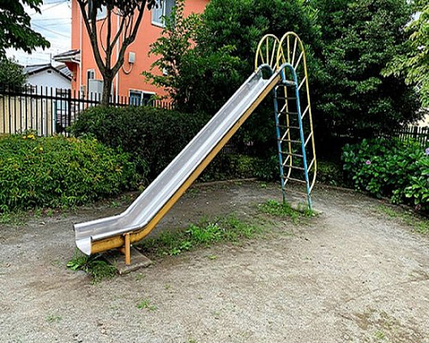 小山三ツ目東公園(約585m)