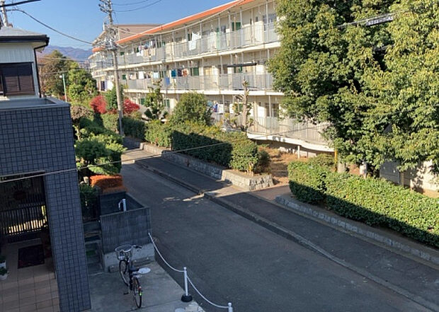 【物件からの展望】眺望を気にして物件を探す場合、前面に建物が建っていないか現地で確認しましょう！前面に建物があると景色はもちろん、日当たりや風通しにも影響が出てきます。住んだ時のことを想像しながら現地見学をしましょう。